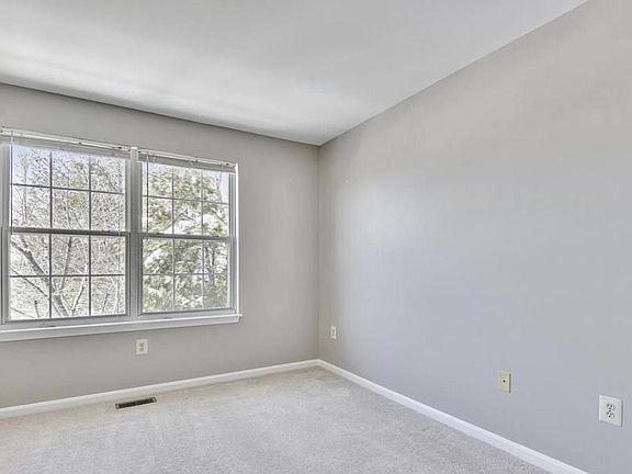 3rd image of 211 Burkwood Ct