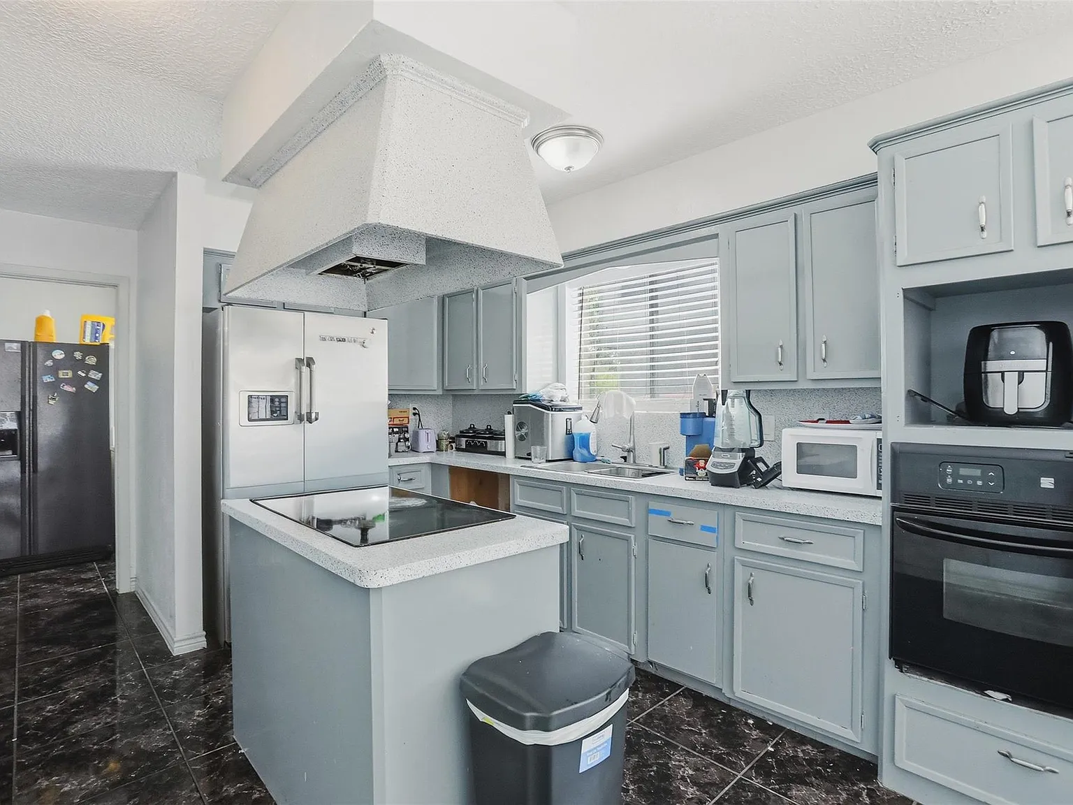 7 bed, 2.5 bath, 2611 sqft, $2,550 — Photo 4