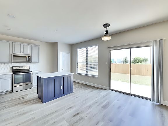 4th image of 1633 E Mesa Park Dr