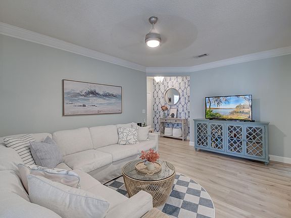 4th image of 1812 Chatelain Way