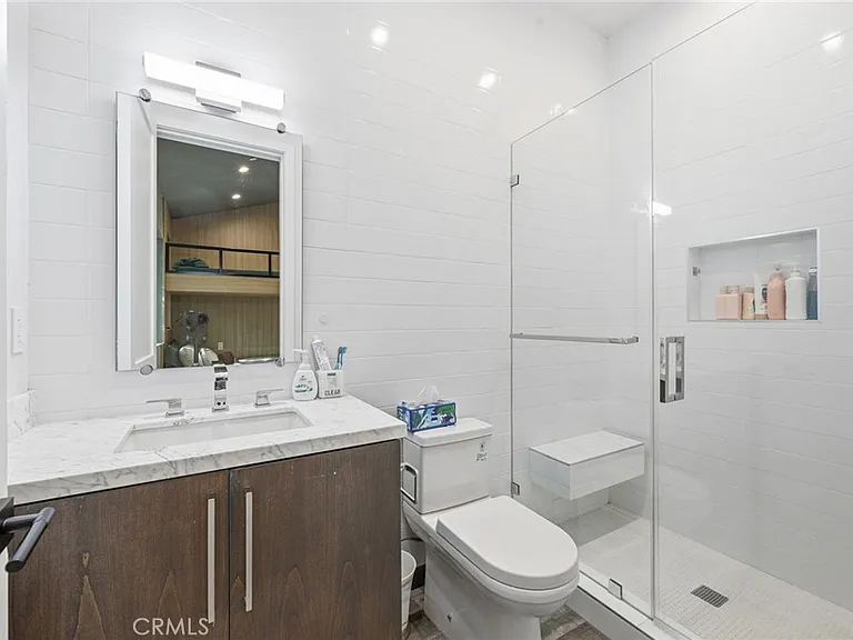13135 Chandler Blvd — Photo 36