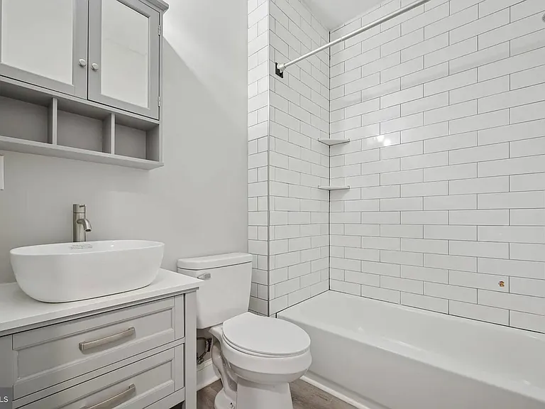 1236 W Airdrie St #B — Photo 9