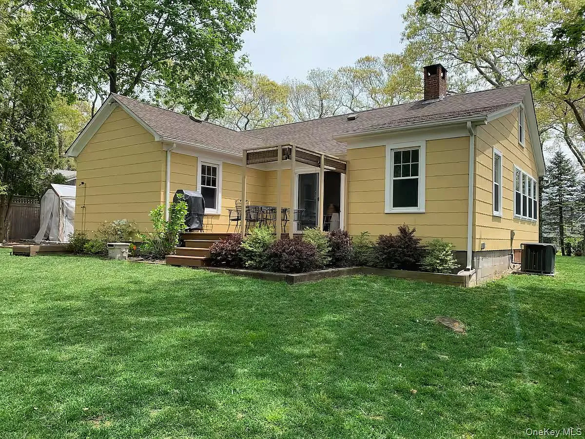 3 bed, 1.0 bath, 1224 sqft, $4,200 — Photo 2