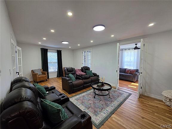3rd image of 1706 Oneida St