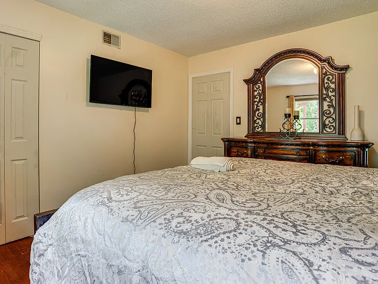 Talmadge Dr — Photo 10