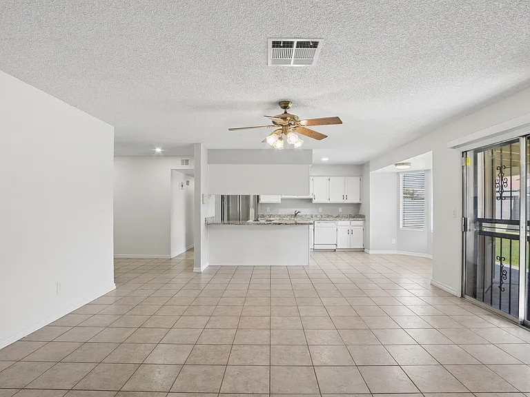 737 W El Prado Rd — Photo 12