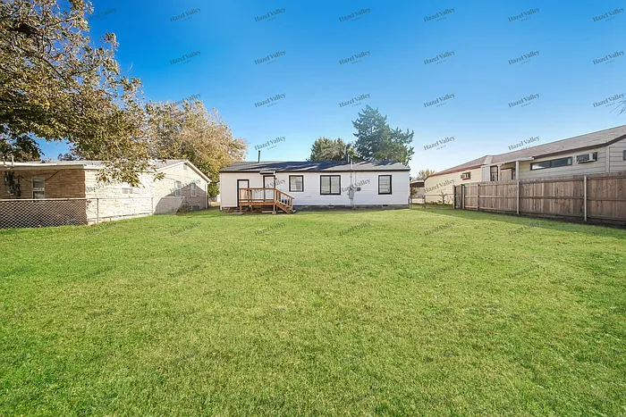 1517 Oelke Dr — Photo 11