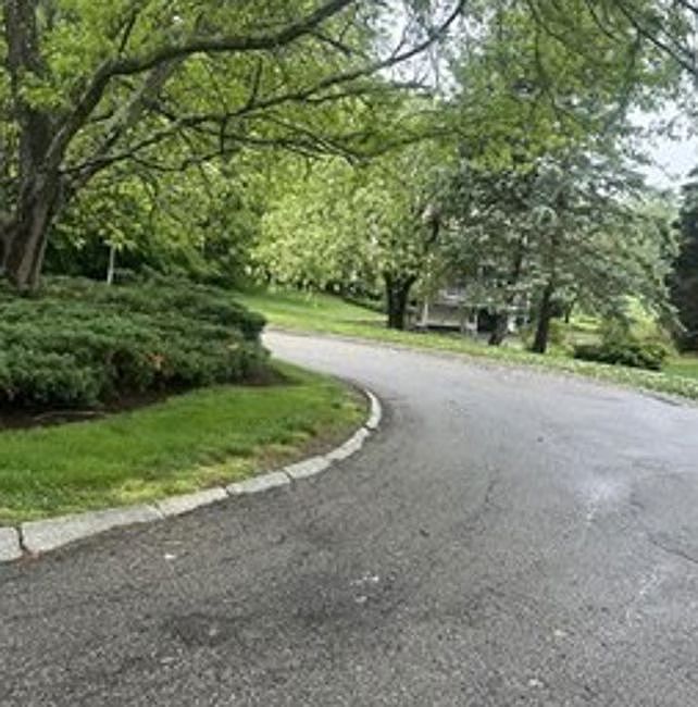 Exterior Neighborhood (street photo)