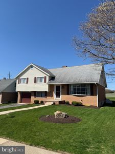 1611 Whitfield Blvd, West Lawn, PA, 19609