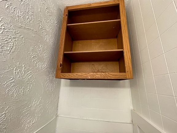 4th image of 423 W 7th St APT 1