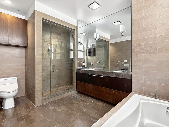 4th image of 500 W 52nd St #7A