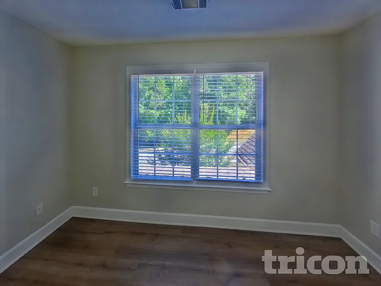 111 Beaverbrook Ln — Photo 13