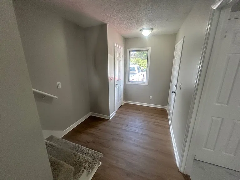 137 Lionsgate Dr — Photo 4