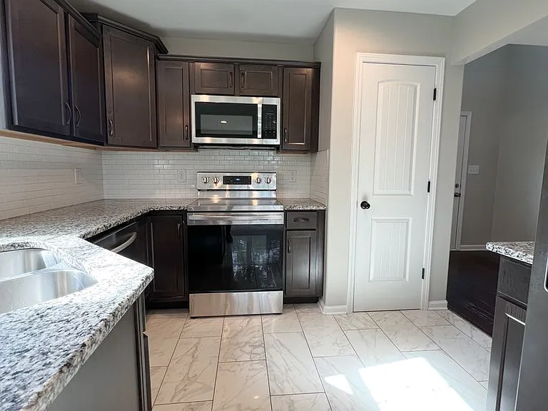 358 Chalet Cir — Photo 14