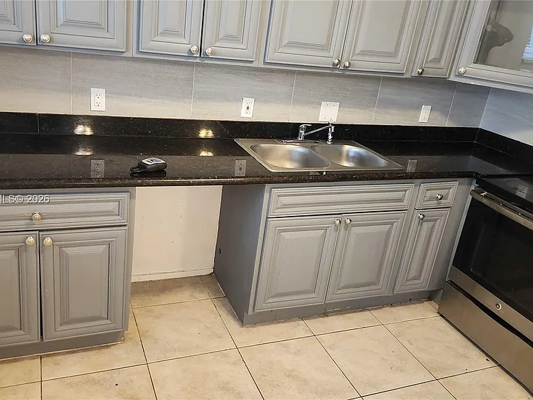 14084 NE 2nd Ave #14084 — Photo 3
