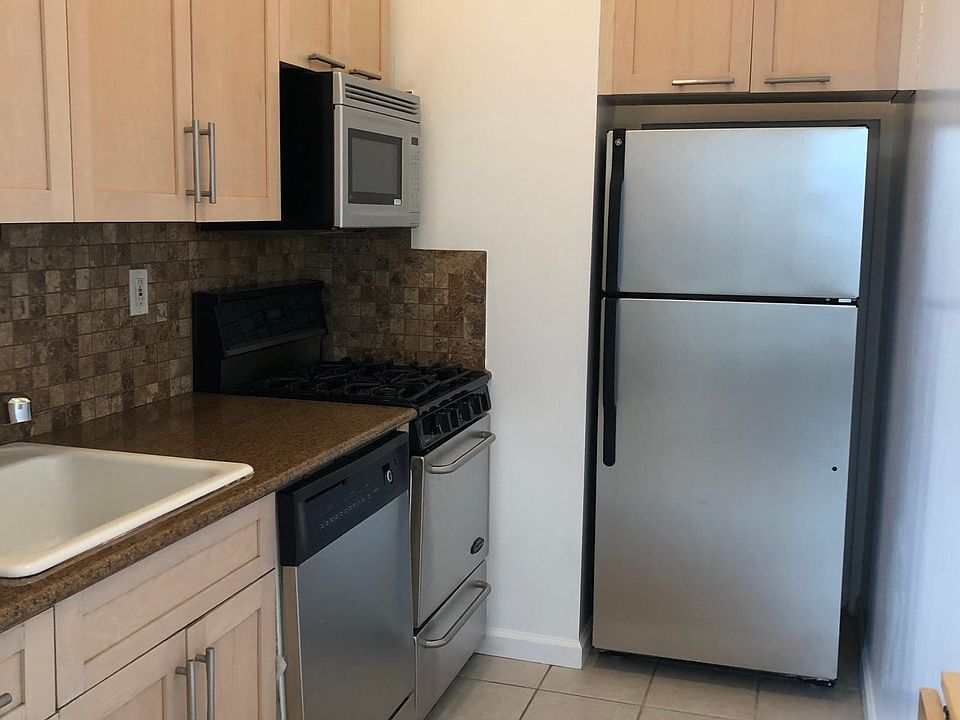 1st image of 206 Outlook Ave #2