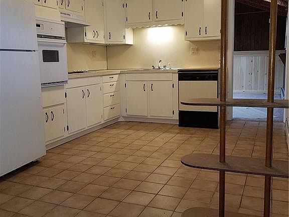 4th image of 215 Kensington Ave
