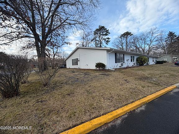 4th image of 434F Portsmouth Drive