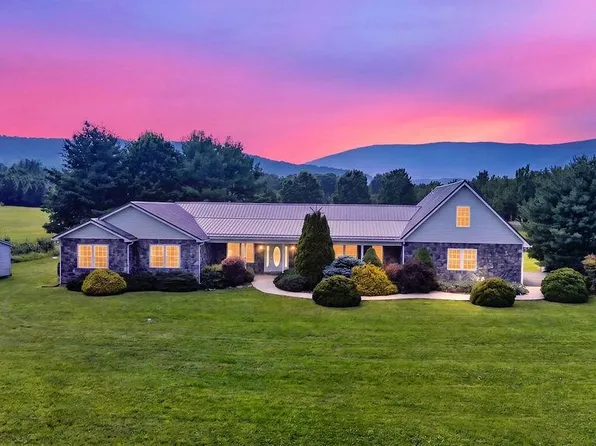 40 Bradford St, Swoope, VA 24479