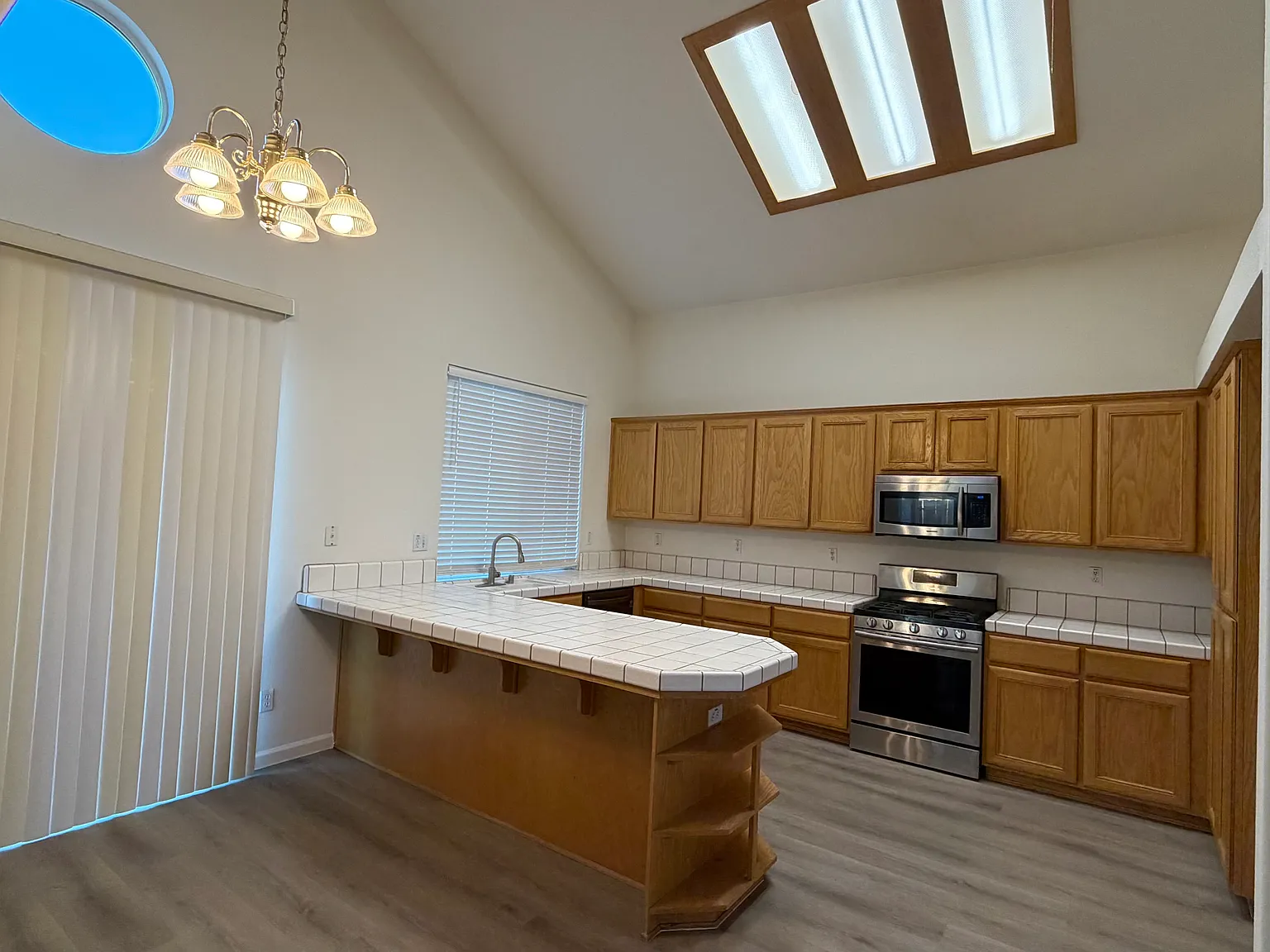 4 bed, 2.5 bath, 2032 sqft, $2,800 — Photo 4