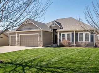 302 Signal Ridge Dr, Baldwin City, KS 66006