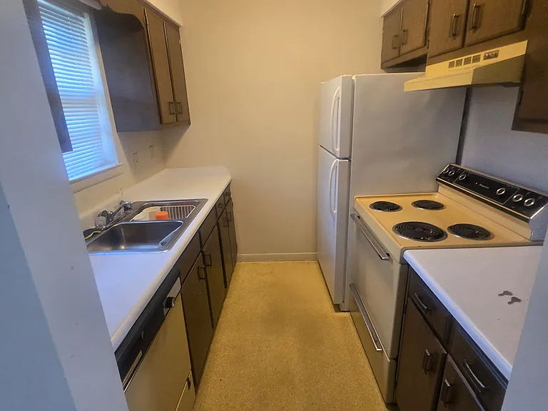 380 Gordon Dr — Photo 5