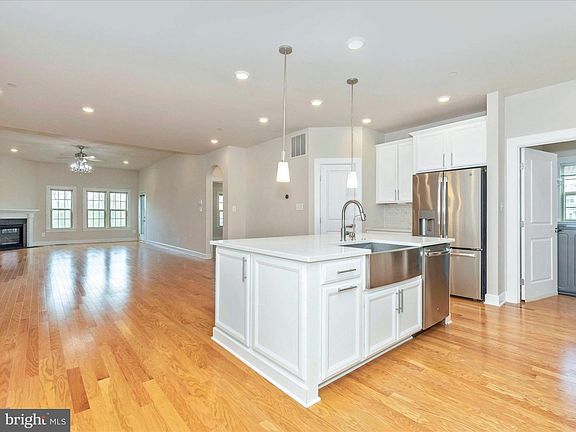 2nd image of 3838 Fulham Rd