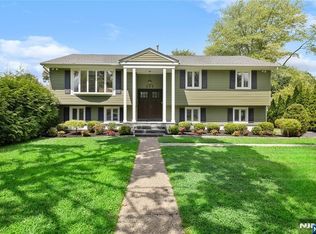 377 Chelsea St, Paramus, NJ 07652