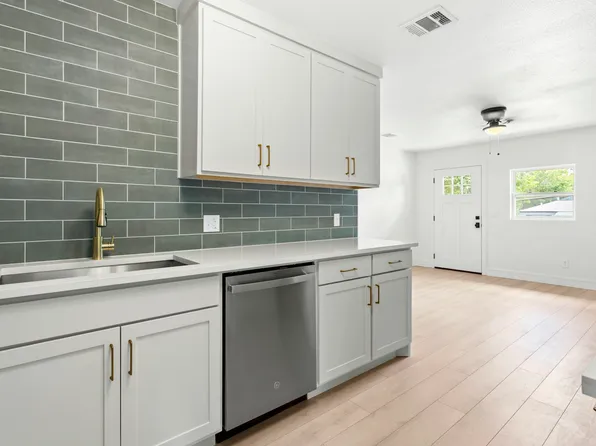 4224 Alamo Ave, Fort Worth, TX 76107