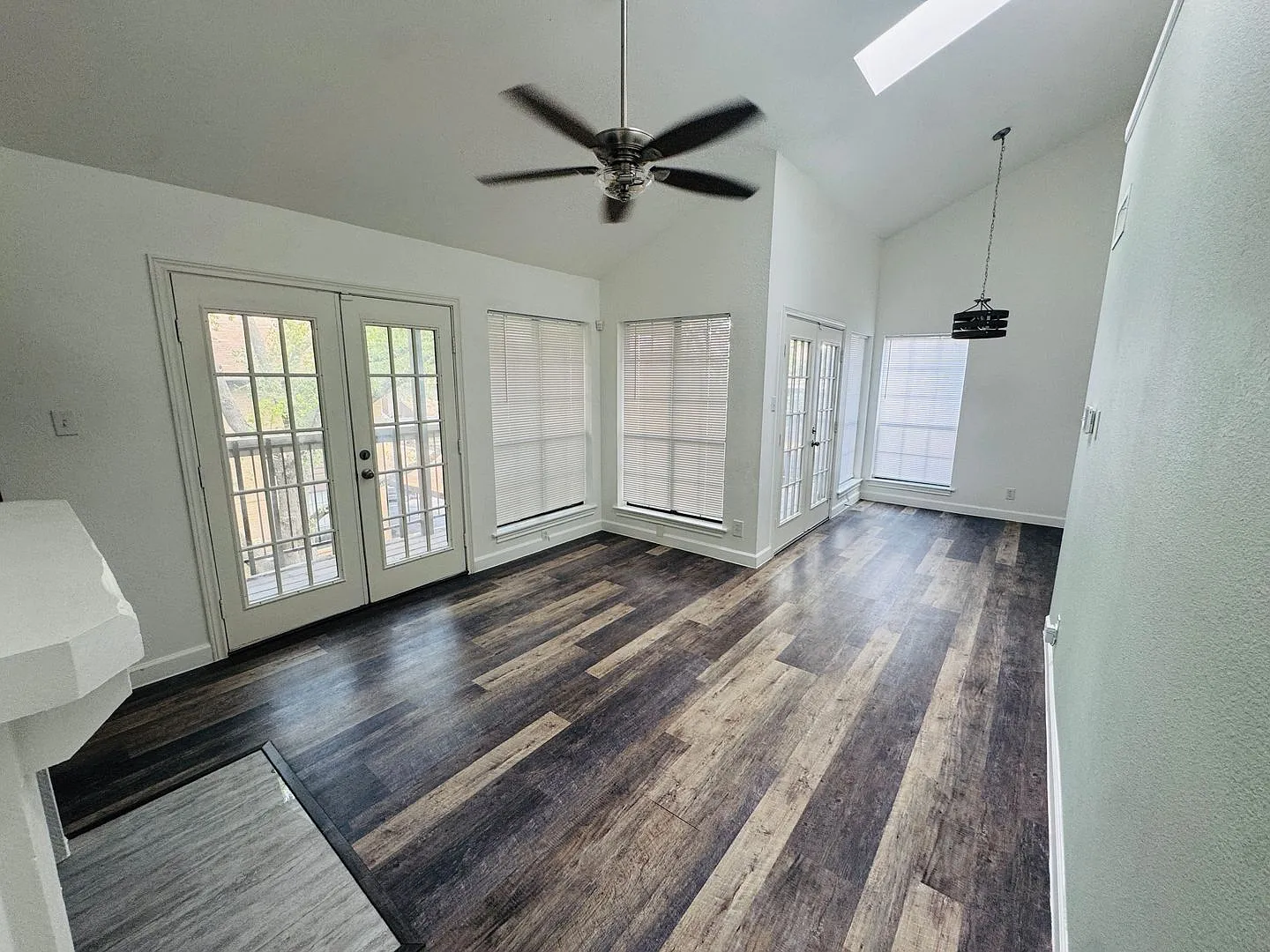 8611 Datapoint Dr — Photo 2