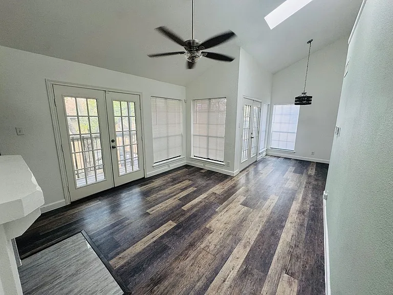 8611 Datapoint Dr #32 — Photo 2