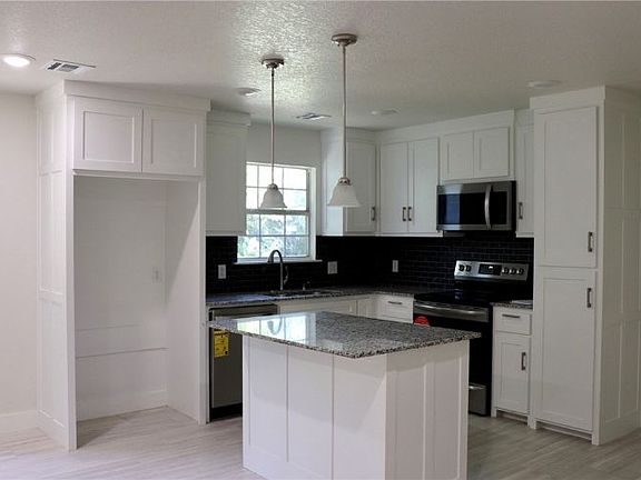 5th image of 1015 N B St