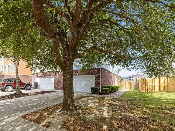 3rd image of 9102 Parlor Dr