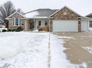405 Homestead Ln, Sergeant Bluff, IA 51054