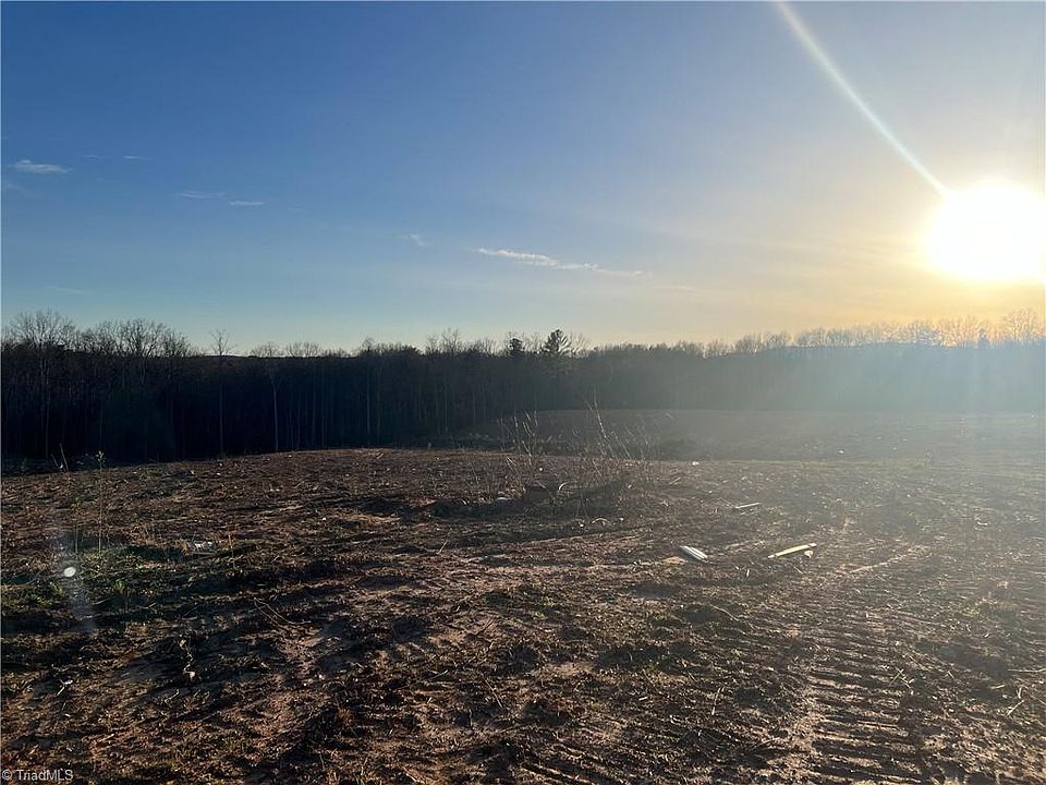 2nd image of 2735 Haystack Rd
