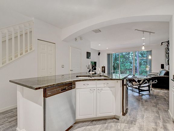 5th image of 9896 Lago Dr
