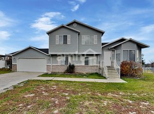 5404 W Sunfalls Ct, Salt Lake City, UT 84118