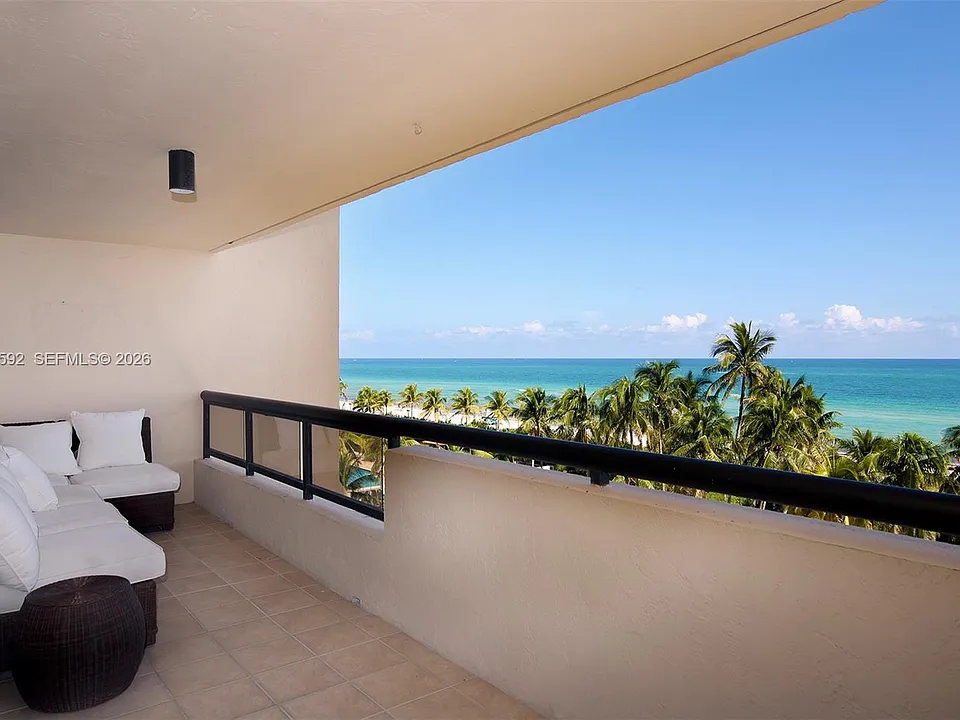 2555 Collins Ave #703