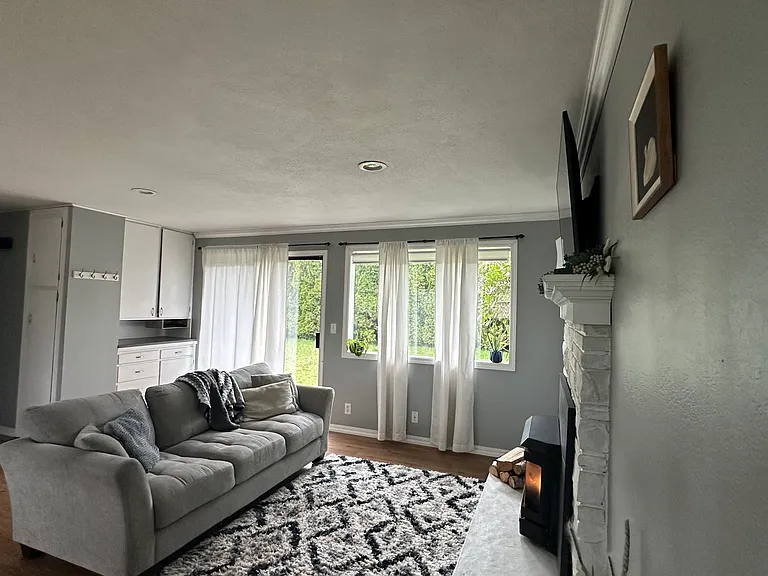 3480 Oak St — Photo 10
