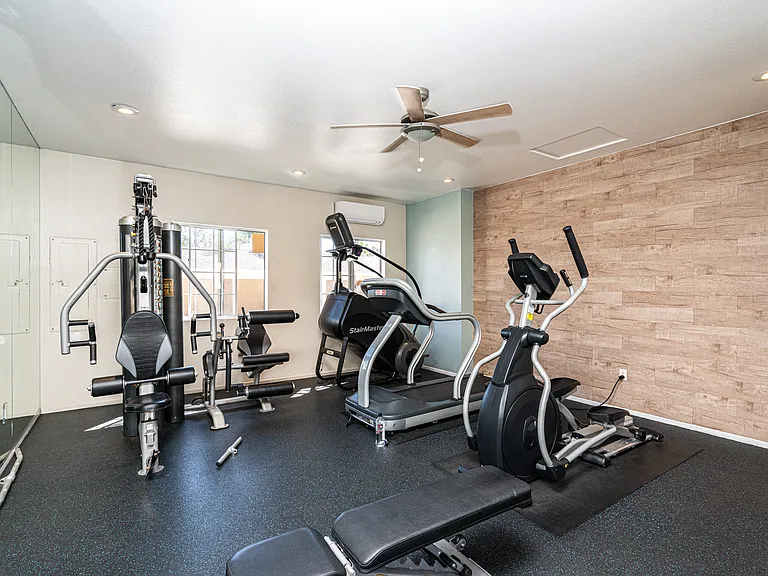 Madison Newport Apartment Homes — Photo 9