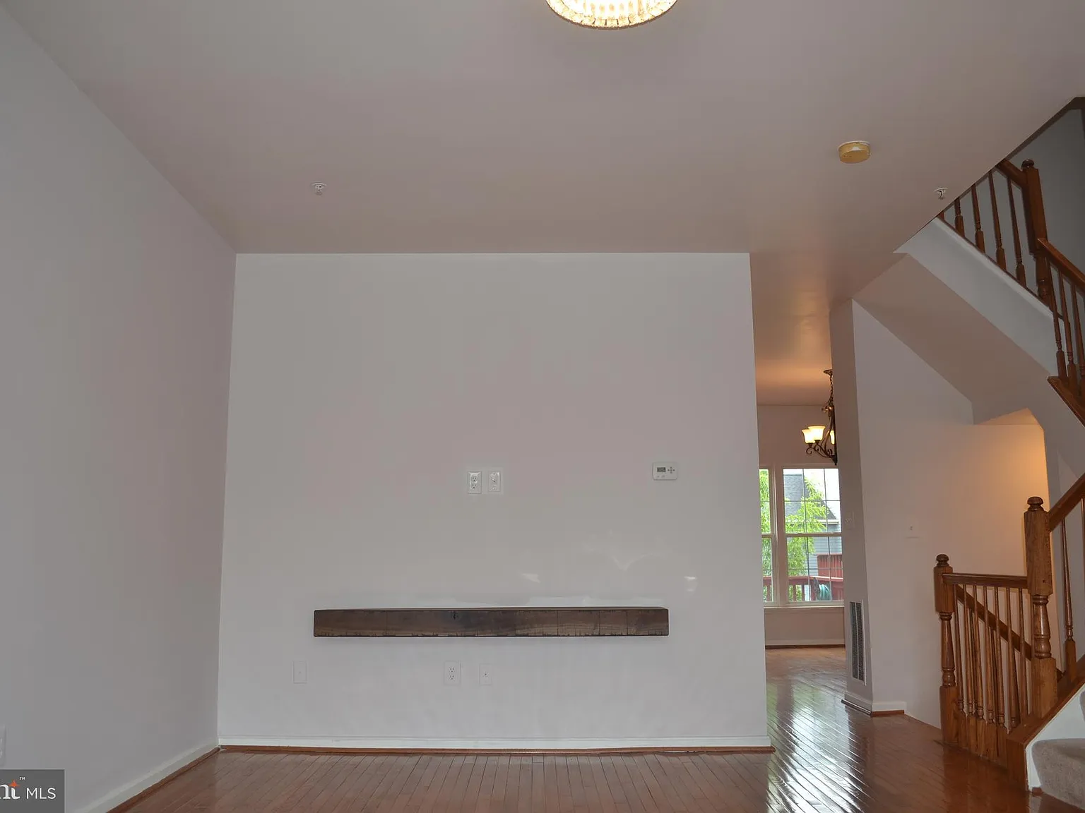 3 bed, 3.5 bath, 2106 sqft, $2,800 — Photo 2
