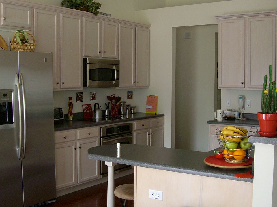 2nd image of 919 Saint Nicholas Dr