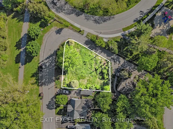 38 Farrow St, Ottawa, ON K2B 6E1