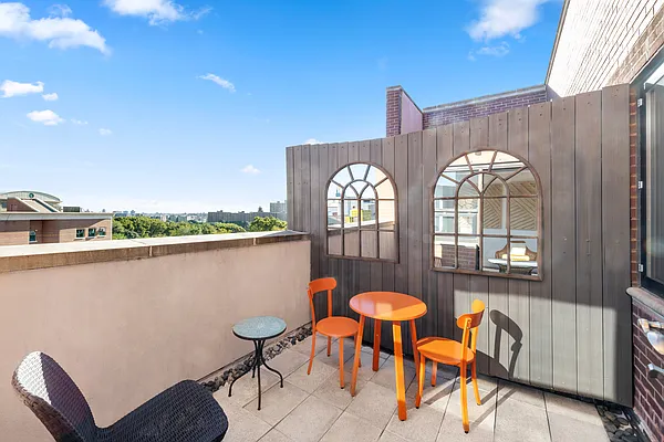 Sold by Compass | media 18