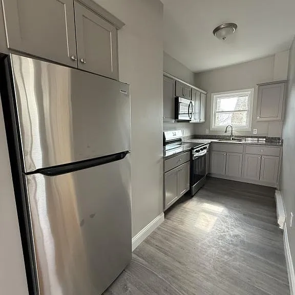75 Campbell St — Photo 1