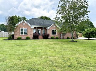 123 Biggs Rd, Cottontown, TN 37048