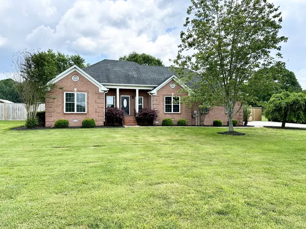 123 Biggs Rd, Cottontown, TN 37048