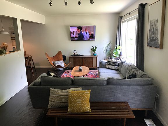 5th image of 1071 Green Meadows Dr