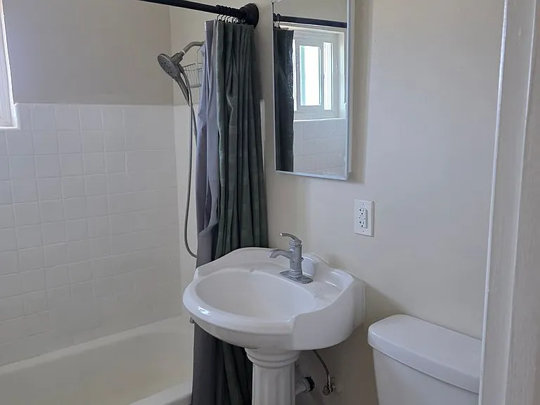1359 Reeve St — Photo 29