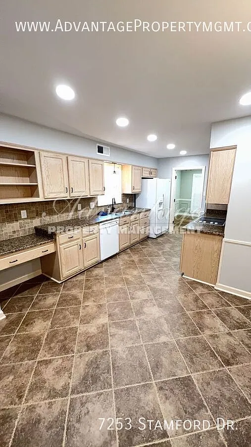 Gorgeous 4 bedroom 2.5 baths - Germantown, TN — Photo 3